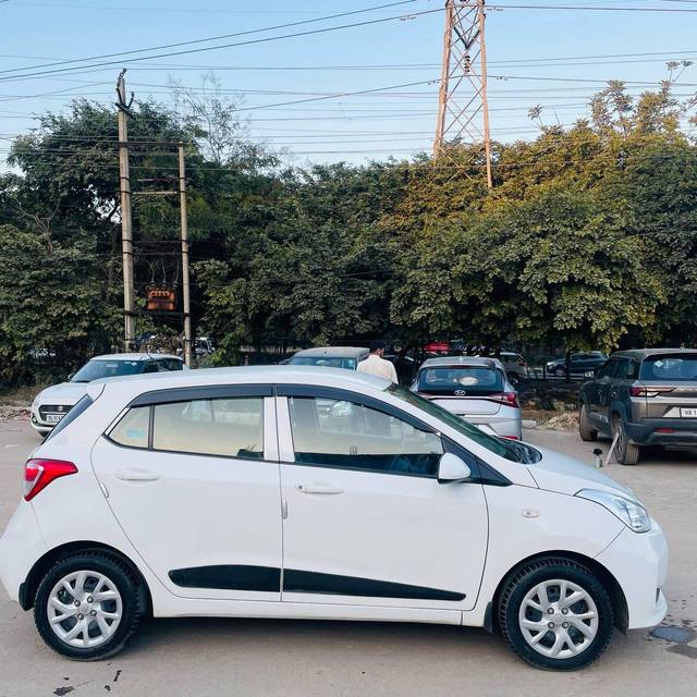 https://images10.gaadi.com/usedcar_image/4363634/original/processed_71f5959e952e3a09e75b5fccc3692ab8.jpg?imwidth=6401