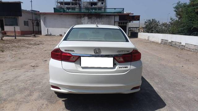 https://images10.gaadi.com/usedcar_image/4363660/original/processed_4ac62d57389fde3543804e102e54ddab.jpg?imwidth=6402