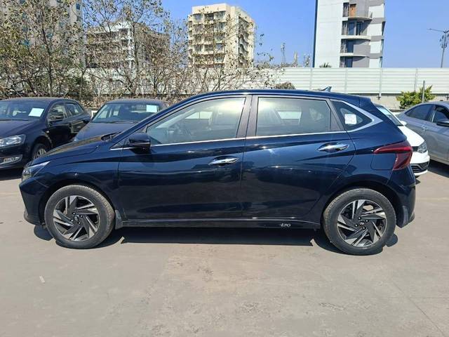 https://images10.gaadi.com/usedcar_image/4363661/original/processed_76ce53b7-b0ef-44e9-a3ca-6077256a2be1.jpg?imwidth=6402