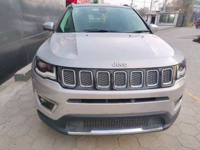 https://images10.gaadi.com/usedcar_image/4363673/original/98aff82564058826f6e8a4f9a8444c83.jpeg?imwidth=6400