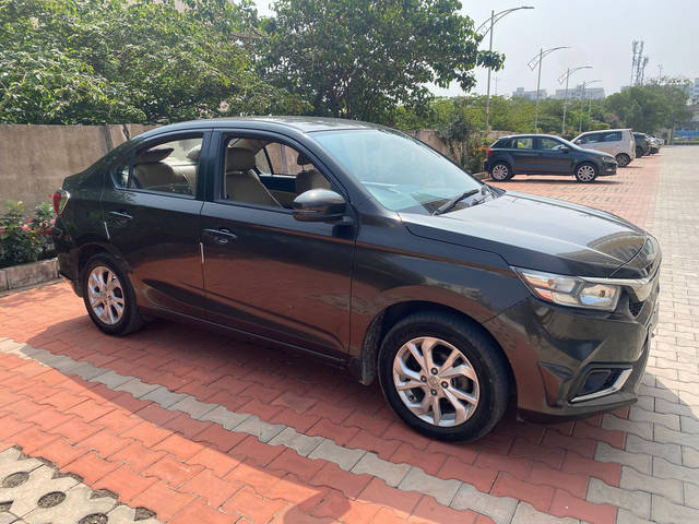 https://images10.gaadi.com/usedcar_image/4363744/original/48c0bd67ab956820b96380f70a488ecc.jpg?imwidth=6400