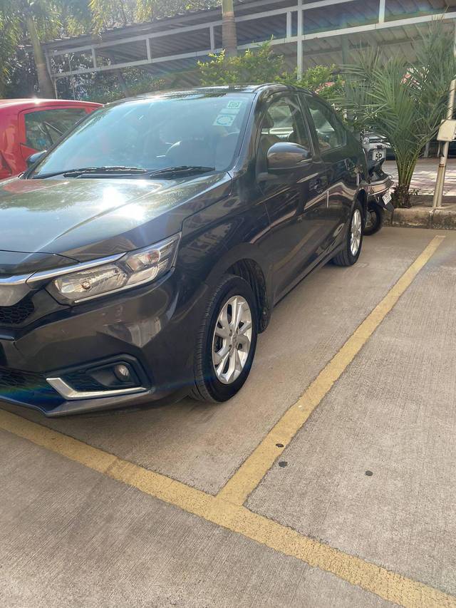 https://images10.gaadi.com/usedcar_image/4363744/original/processed_33945ef8f3ec18616d9c31fe9a9dc6f1.jpg?imwidth=6402