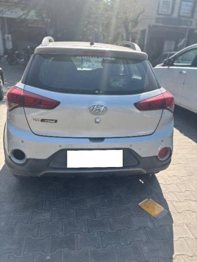 https://images10.gaadi.com/usedcar_image/4363757/original/processed_ec0da4cc-ccaa-4fc2-8dfe-535d9b0dadc0.jpeg?imwidth=6401