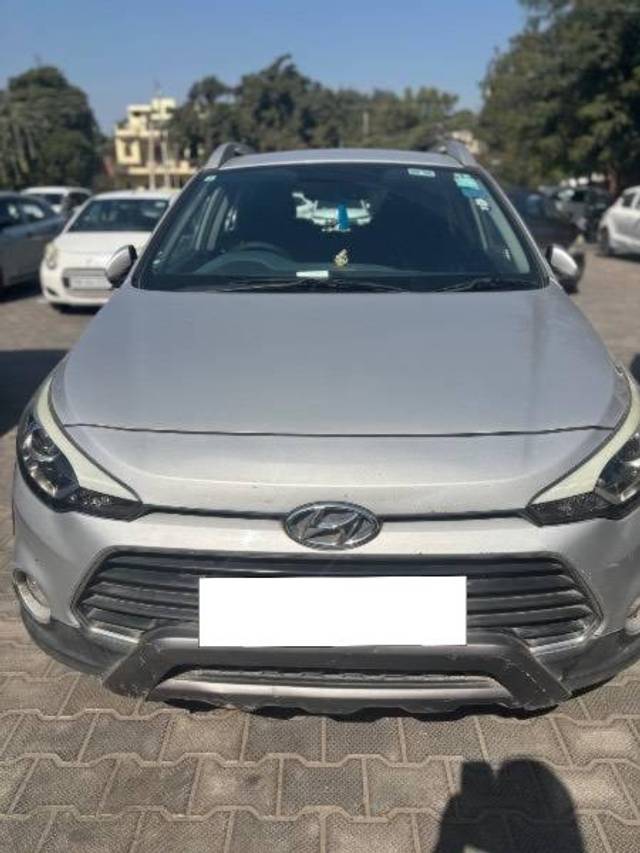 https://images10.gaadi.com/usedcar_image/4363757/original/processed_f677682d-1243-4cc3-8cb8-fb1dcd7a0cbe.jpeg?imwidth=6402