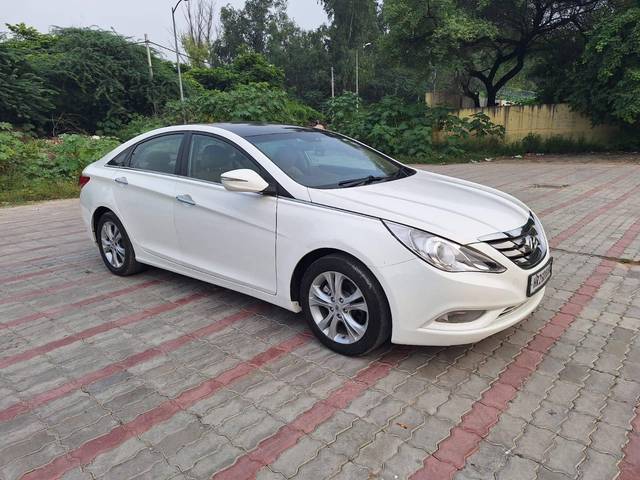 https://images10.gaadi.com/usedcar_image/4363803/original/processed_cba7196a2cf3204afc593f2091a89591.jpg?imwidth=6400