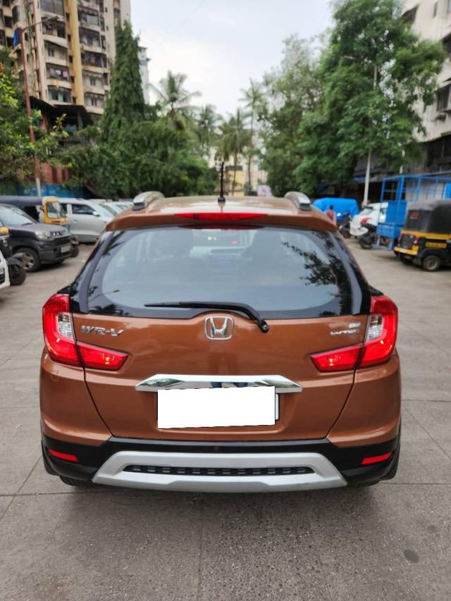 https://images10.gaadi.com/usedcar_image/4363817/original/processed_b7388f60b895d0e68929d292b66e3904.jpg?imwidth=6402