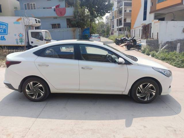 https://images10.gaadi.com/usedcar_image/4363824/original/processed_65301607025952b0e3497057d2772272.jpg?imwidth=6401