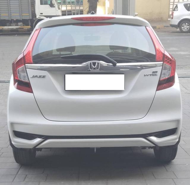 https://images10.gaadi.com/usedcar_image/4364014/original/processed_757ee5c52b77c84897e276ac20a1c70d.jpeg?imwidth=6401