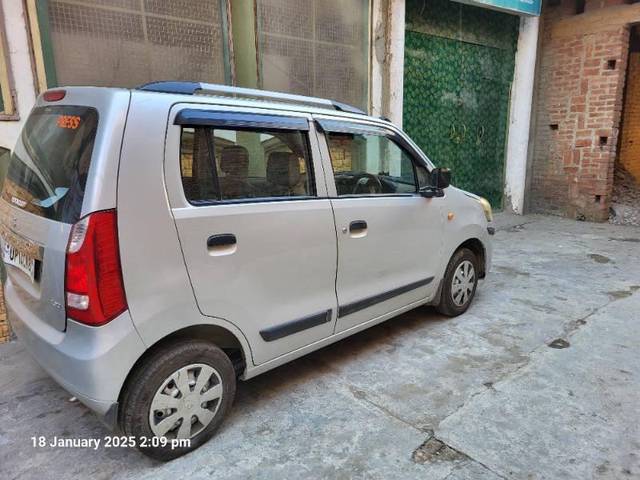 https://images10.gaadi.com/usedcar_image/4364055/original/processed_bb1648cd-59df-45c7-b429-37608900daaf.jpg?imwidth=6401