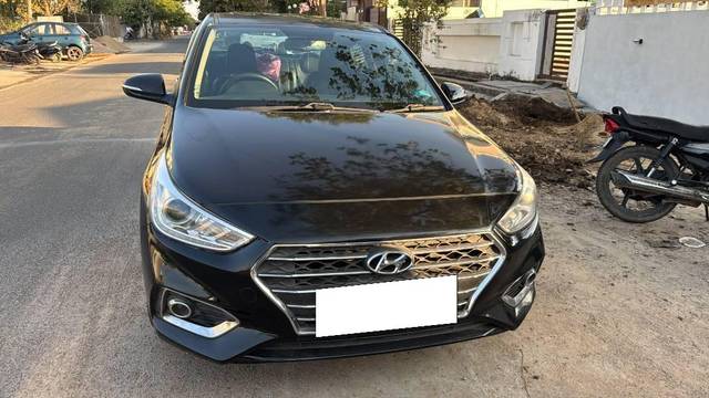 https://images10.gaadi.com/usedcar_image/4364231/original/processed_633e9ce6-dbd7-44a2-b2f3-3dec4592e7b7.jpeg?imwidth=6400