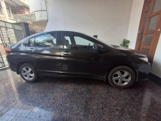 https://images10.gaadi.com/usedcar_image/4364250/original/162da531a40d3983c3d235f3bc3758dd.jpg?imwidth=6401