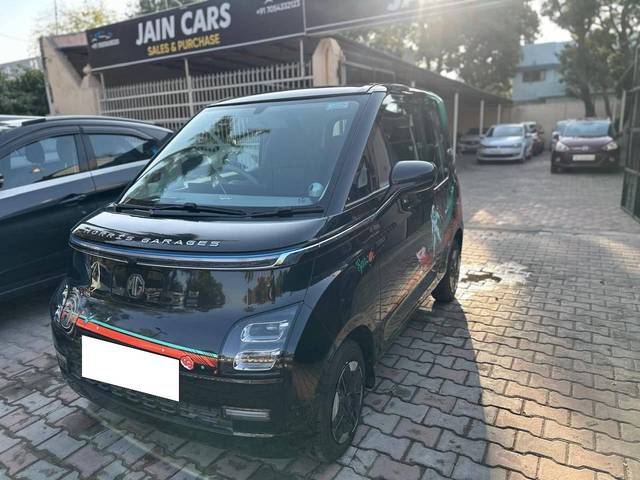 https://images10.gaadi.com/usedcar_image/4364255/original/processed_1b874122a0633f1e8d2595cbc8c0a488.jpg?imwidth=6401