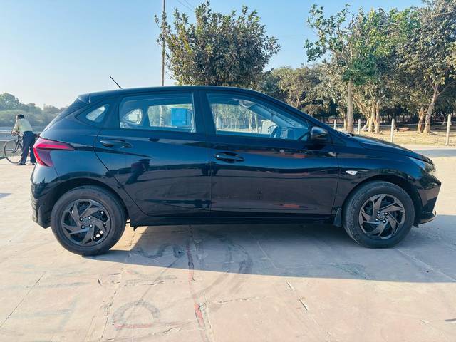 https://images10.gaadi.com/usedcar_image/4364279/original/c0f6ef04087be6bb72c72e57f151225e.jpg?imwidth=6401