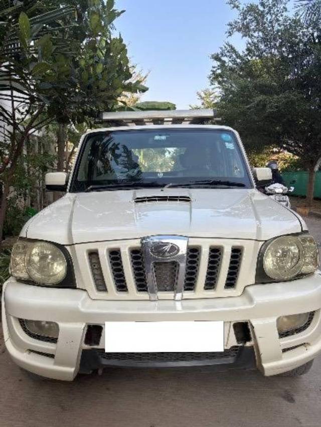 https://images10.gaadi.com/usedcar_image/4364345/original/processed_e795cf3f-496c-4932-b049-61bee7752ca4.jpg?imwidth=6400