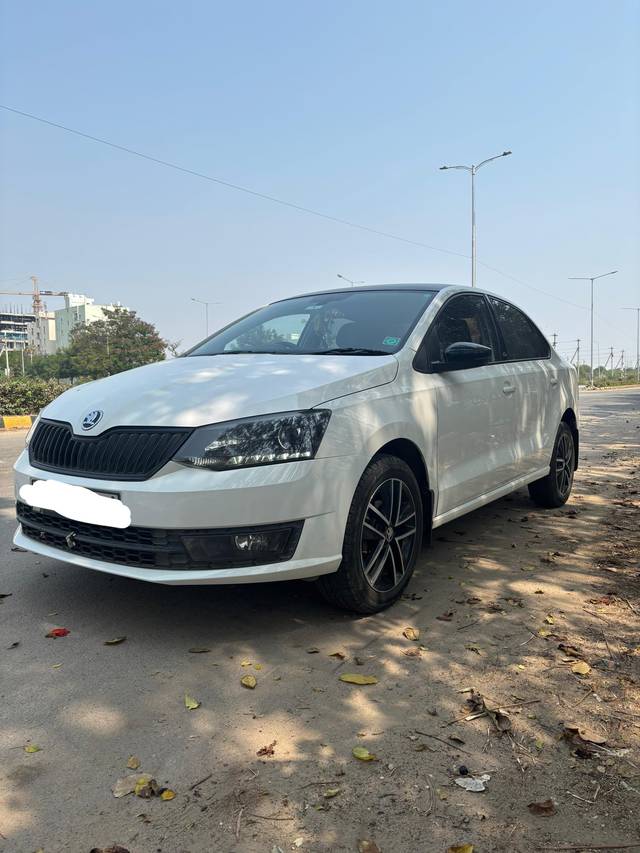 https://images10.gaadi.com/usedcar_image/4364373/original/54824e237e6c7785fffc284ce30c7273.jpg?imwidth=6400