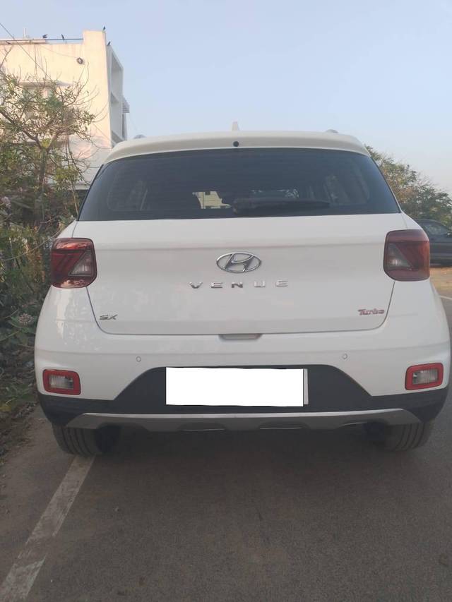 https://images10.gaadi.com/usedcar_image/4364430/original/processed_99758a59d73b9793303b1ebdcd9da594.jpg?imwidth=6402