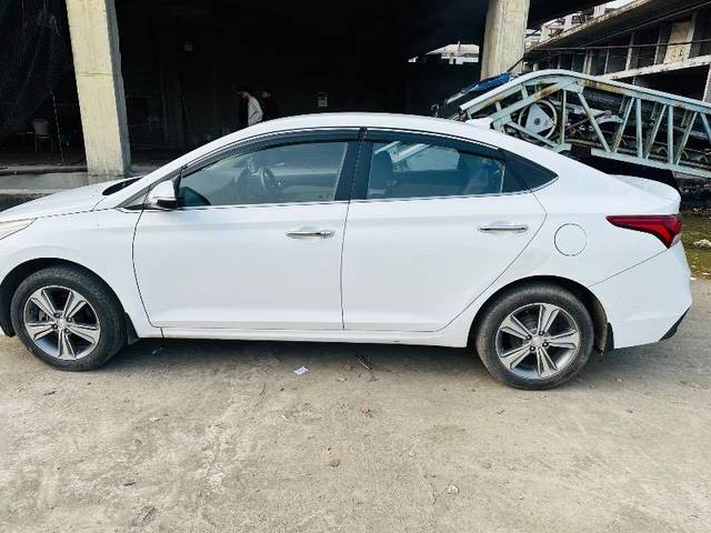 https://images10.gaadi.com/usedcar_image/4364432/original/bd051bad3dc5ca1fd0b5970f32838210.jpeg?imwidth=6402