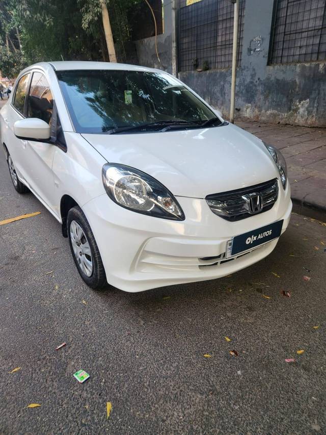 https://images10.gaadi.com/usedcar_image/4364498/original/processed_5da7ef634008eee593b23e190a0f3de1.jpg?imwidth=6400