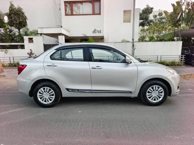 https://images10.gaadi.com/usedcar_image/4364504/original/processed_b5d761e878955988c9ba42828b777991.jpg?imwidth=6401