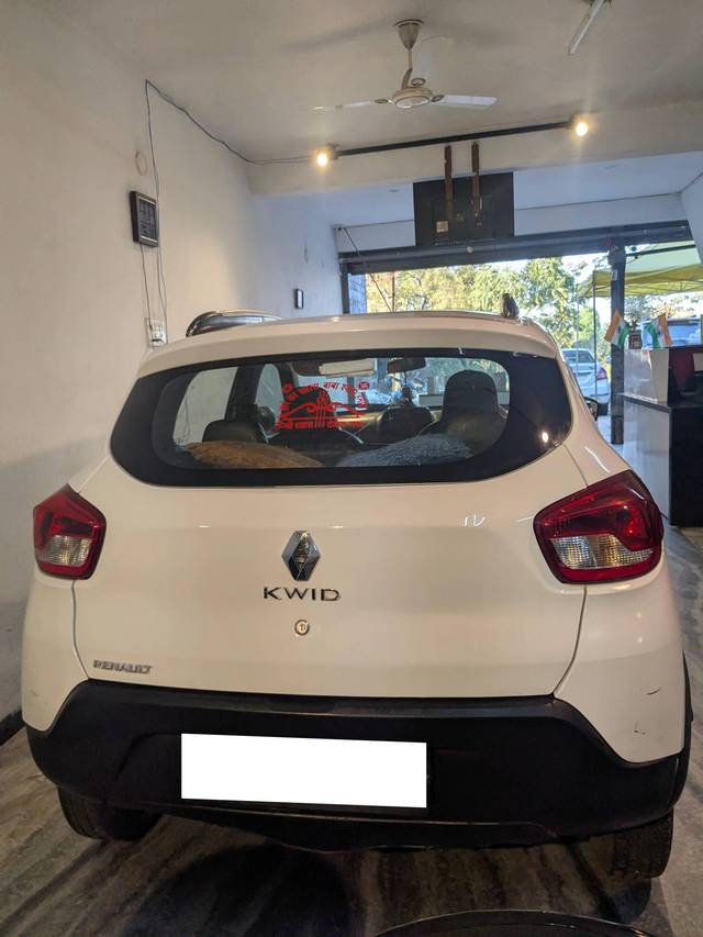 https://images10.gaadi.com/usedcar_image/4364538/original/processed_7eac57655415d5c0a8c7262a687ddd49.jpg?imwidth=6402