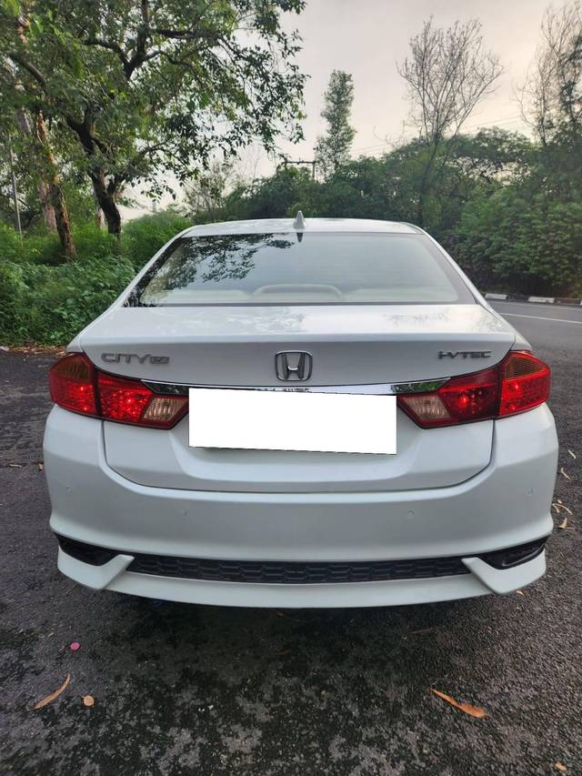 https://images10.gaadi.com/usedcar_image/4364552/original/processed_43715ed19b8724fa84ddc5d308c33d4c.jpeg?imwidth=6401