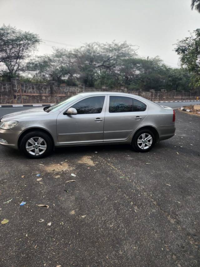 https://images10.gaadi.com/usedcar_image/4364602/original/43d758cd048edcc895c2fc261118f297.jpeg?imwidth=6402