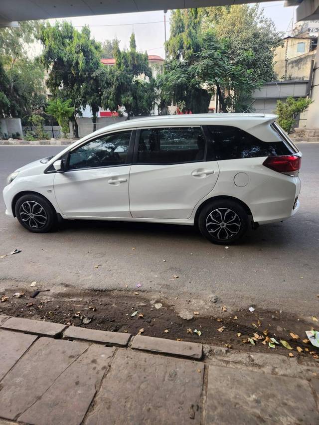 https://images10.gaadi.com/usedcar_image/4364605/original/processed_6a648bf28447671201834a167194e933.jpg?imwidth=6402