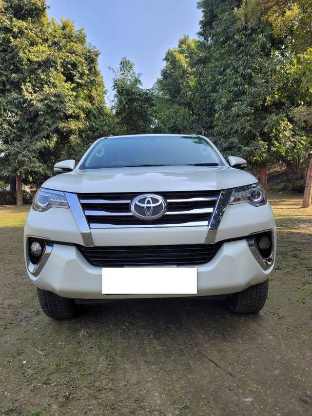 https://images10.gaadi.com/usedcar_image/4364625/original/processed_0a861997fcbe9e239cf90f59f67aa76e.jpg?imwidth=6400