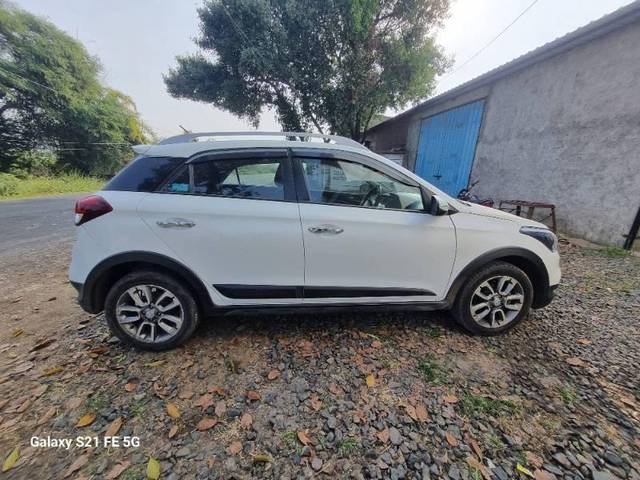 https://images10.gaadi.com/usedcar_image/4364782/original/processed_18a6fd9a-dbf7-406f-b419-e182e09670a1.jpg?imwidth=6401