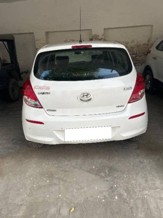 https://images10.gaadi.com/usedcar_image/4365017/original/processed_d688760f-0014-4c0e-b7c0-3a53d7bb1c10.jpeg?imwidth=6401