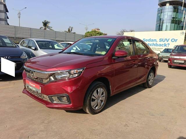 https://images10.gaadi.com/usedcar_image/4365163/original/processed_6677bf673ce8aecb70098e0c3cd62d0f.jpg?imwidth=6402