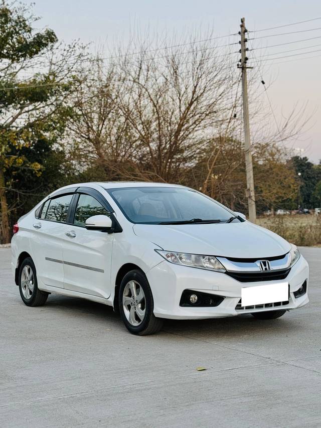 https://images10.gaadi.com/usedcar_image/4365191/original/processed_0cb418b225d78127f9e19ae210a39e86.jpg?imwidth=6400