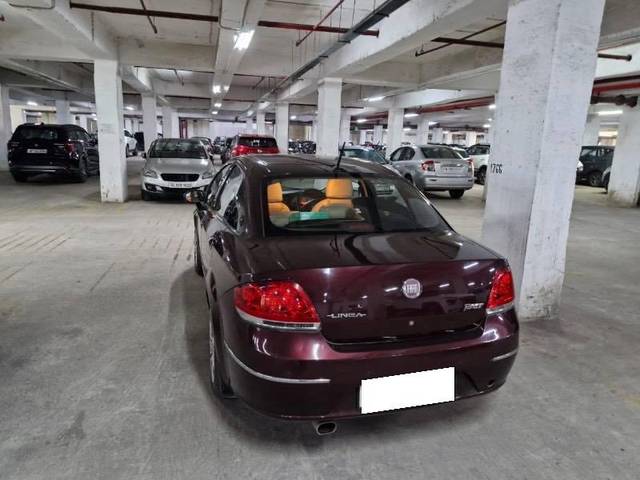 https://images10.gaadi.com/usedcar_image/4365237/original/processed_1fc40334-1811-426c-b7f5-8f2dfefd5509.jpeg?imwidth=6401