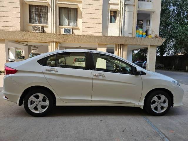 https://images10.gaadi.com/usedcar_image/4365258/original/processed_7aa30523-9060-48db-8265-c8080f21aec8.jpg?imwidth=6401