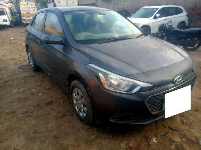 https://images10.gaadi.com/usedcar_image/4365270/original/c76ba5013fc4811020fb97ec3af0a57c.jpg?imwidth=6400