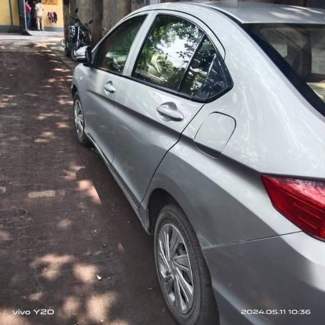 https://images10.gaadi.com/usedcar_image/4365471/original/processed_87c27c61-1778-4324-8a77-fd1356d2aa4d.jpg?imwidth=6402