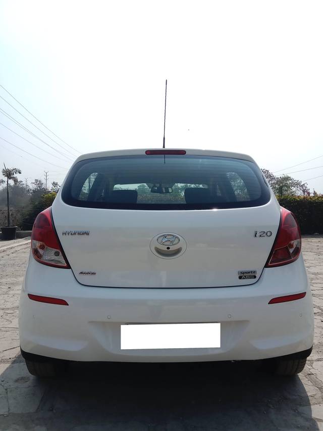 https://images10.gaadi.com/usedcar_image/4365606/original/processed_6ede2660409bb74533f1e70f6dfe2a43.jpg?imwidth=6402