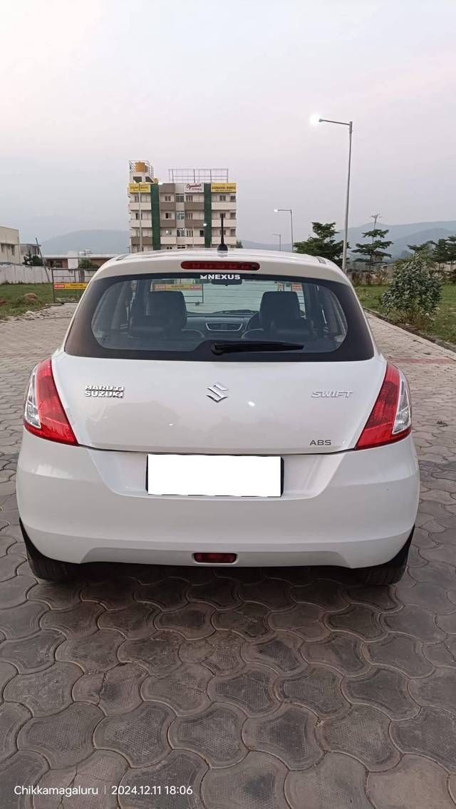 https://images10.gaadi.com/usedcar_image/4365625/original/processed_046b3878b653ea837abe71b49bee5495.jpg?imwidth=6402