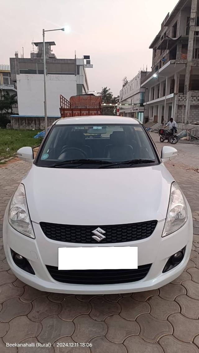 https://images10.gaadi.com/usedcar_image/4365625/original/processed_76ca2ab56f11eab9d9025e3a4236f70b.jpg?imwidth=6400