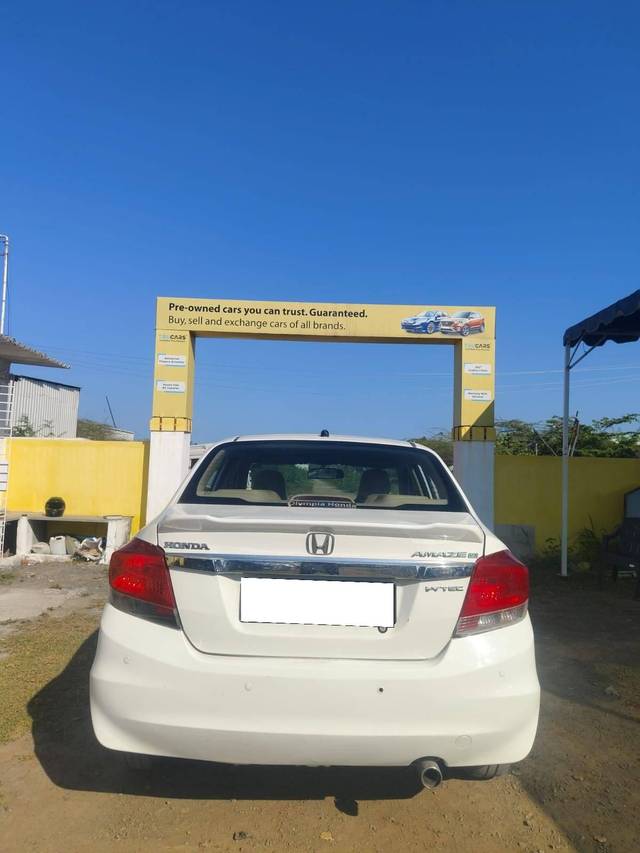 https://images10.gaadi.com/usedcar_image/4365640/original/processed_18d6009ebd1a91d59cd497bb19178a20.jpg?imwidth=6402