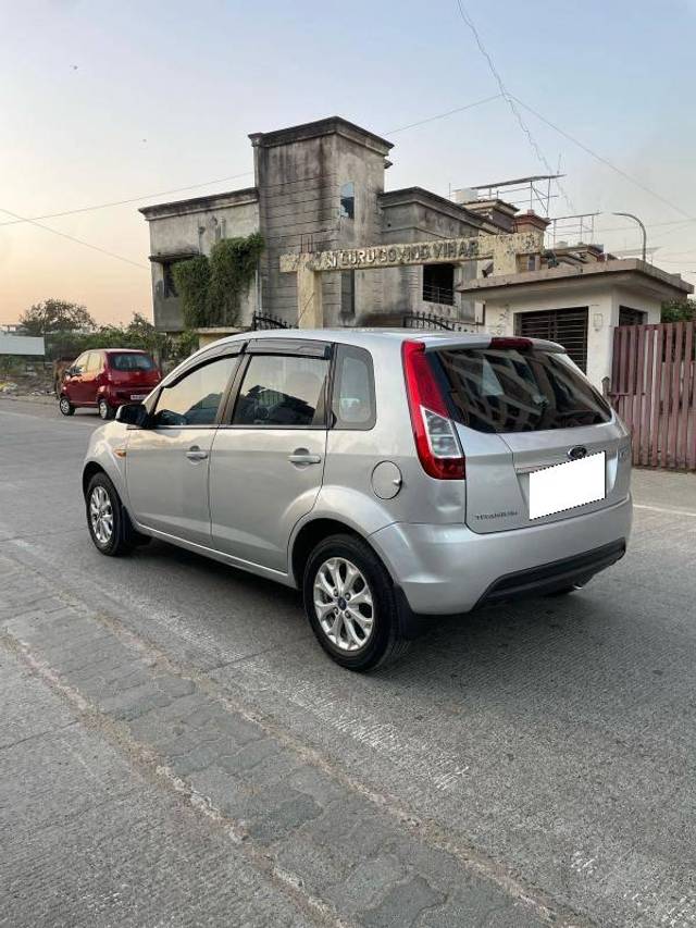 https://images10.gaadi.com/usedcar_image/4365643/original/processed_c862f940420778e5f6f96b293e79ecff.jpg?imwidth=6402