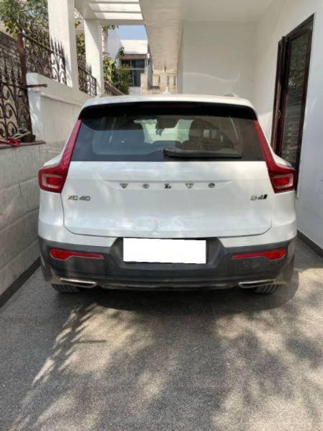 https://images10.gaadi.com/usedcar_image/4365694/original/1e6ff5cc1f18f1927cd926b6c61ea844.jpg?imwidth=6401