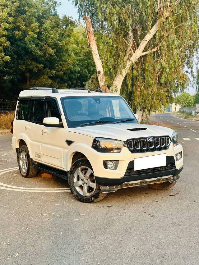 https://images10.gaadi.com/usedcar_image/4365728/original/processed_10a7791be4b63a5b0a0d16d689fb0781.jpg?imwidth=6400