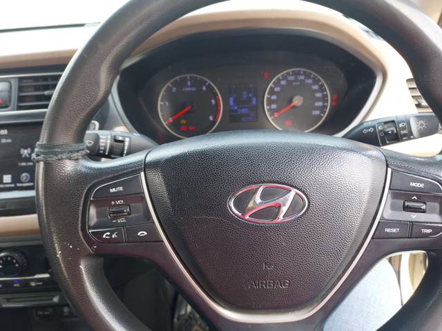 https://images10.gaadi.com/usedcar_image/4365740/original/b66d658fe2e07d41552ff2e2679d5523.jpg?imwidth=6400