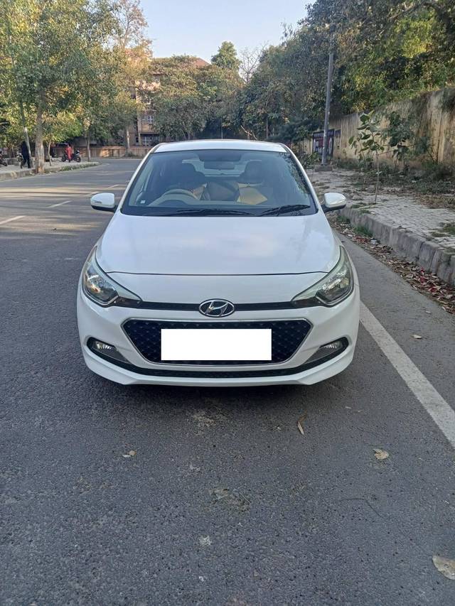 https://images10.gaadi.com/usedcar_image/4365751/original/processed_f46101382ce3f918fe6b863bbb6c5c25.jpg?imwidth=6402