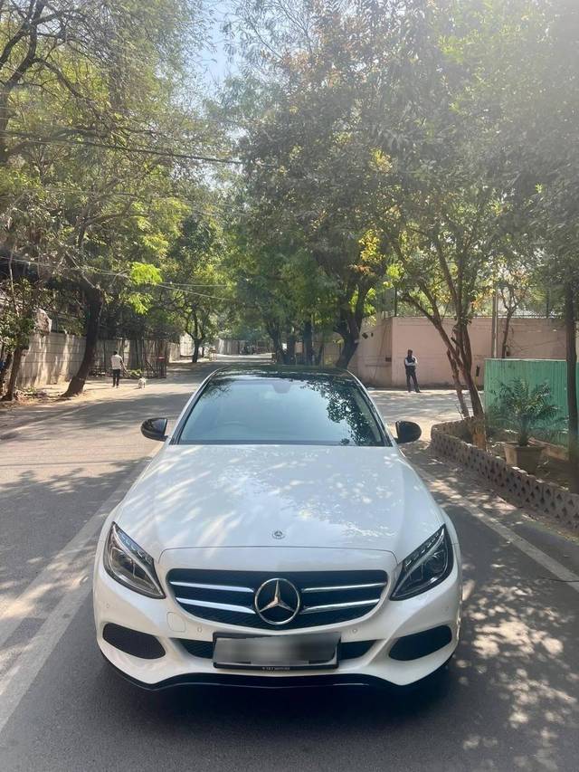 https://images10.gaadi.com/usedcar_image/4365834/original/processed_1935f04879693e5576f079f7cd2b2ee5.jpg?imwidth=6402