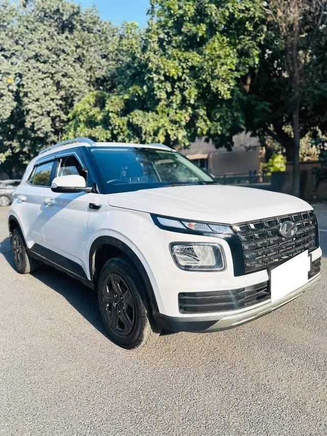 https://images10.gaadi.com/usedcar_image/4365893/original/processed_4c0afd21214fe7dc18601587e0105df7.jpg?imwidth=6400