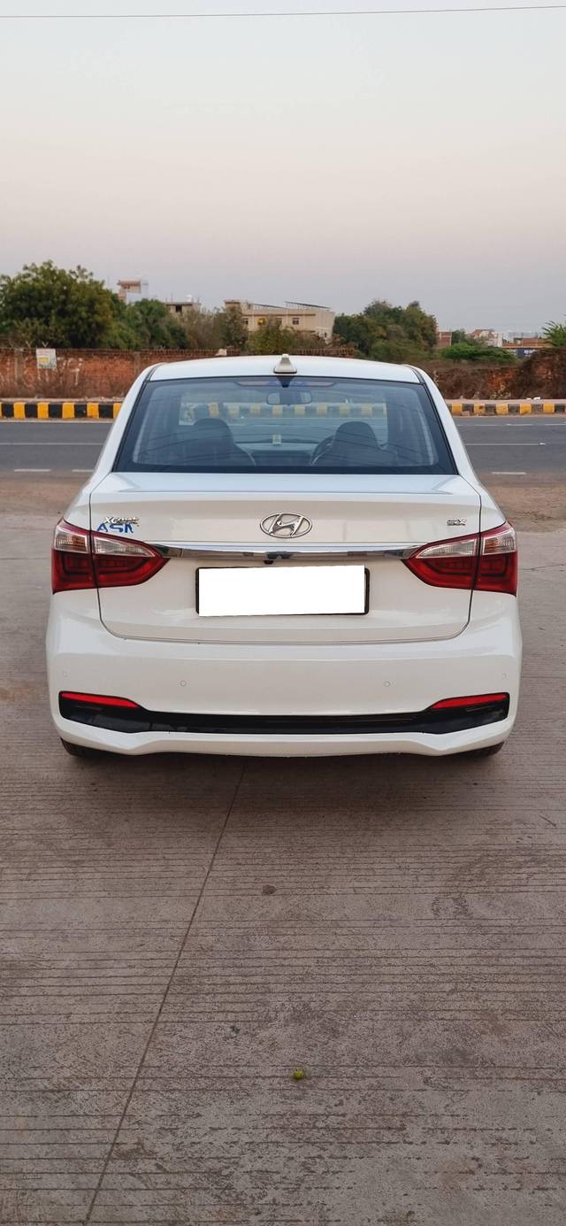 https://images10.gaadi.com/usedcar_image/4365967/original/processed_25f2273850e8140557397f9e0d0e4396.jpg?imwidth=6402