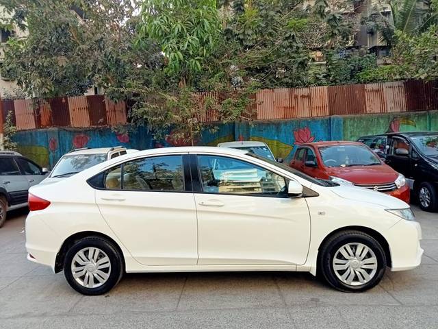 https://images10.gaadi.com/usedcar_image/4366005/original/ec9ca5a133e733bead10b2715bad6ff9.jpg?imwidth=6401