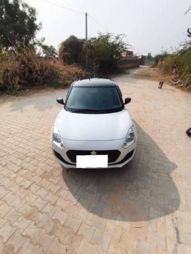 https://images10.gaadi.com/usedcar_image/4366155/original/processed_d9eca234-712c-4101-83e7-63c2999cb680.jpeg?imwidth=6402